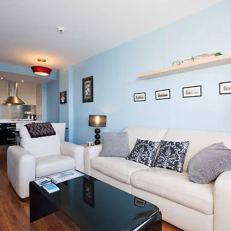 Apartamento Con Cochera Edificio Monte Oiz 公寓